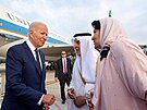 Americký prezident Joe Biden navtívil Saúdskou Arábii. Na letiti ho pivítali...