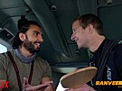 Bear Grylls a Ranveer: Souboj s divoinou