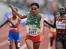 Etiopanka Letesenbet Gideyová si bí pro zlato v závod na 10 kilometr na...