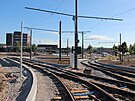 <p>Stavba Tramvajové smyčky Depo Hostivař byla zahájena v  březnu 2022. Ke stanici metra Depo Hostivař vedou koleje. Na místě je také trolejové vedení. Práce budou dokončeny v srpnu 2022.</p>