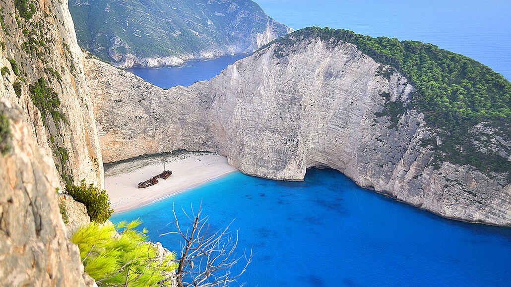 Proslulá plá� Navagio s lodním vrakem na ostrov� Zakynthos
