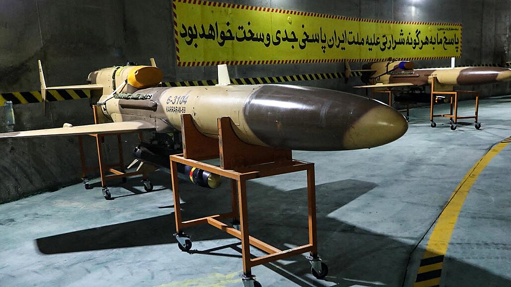 Íránský dron vystavený na jedné z vojenských základen