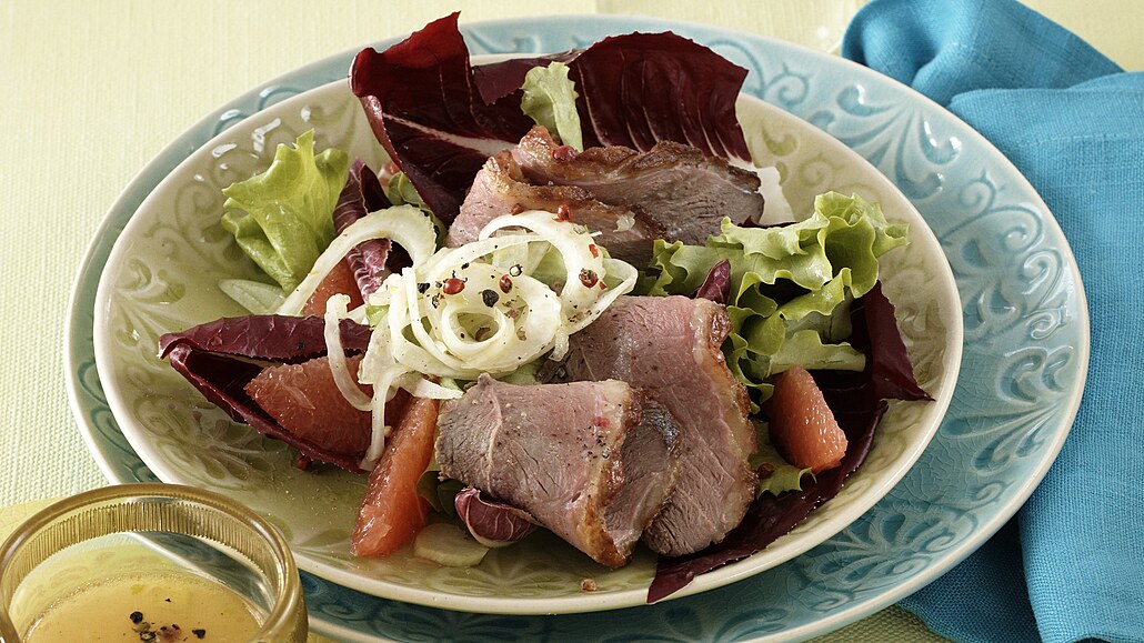 Salát z kachních prsou s ekankou a grepem