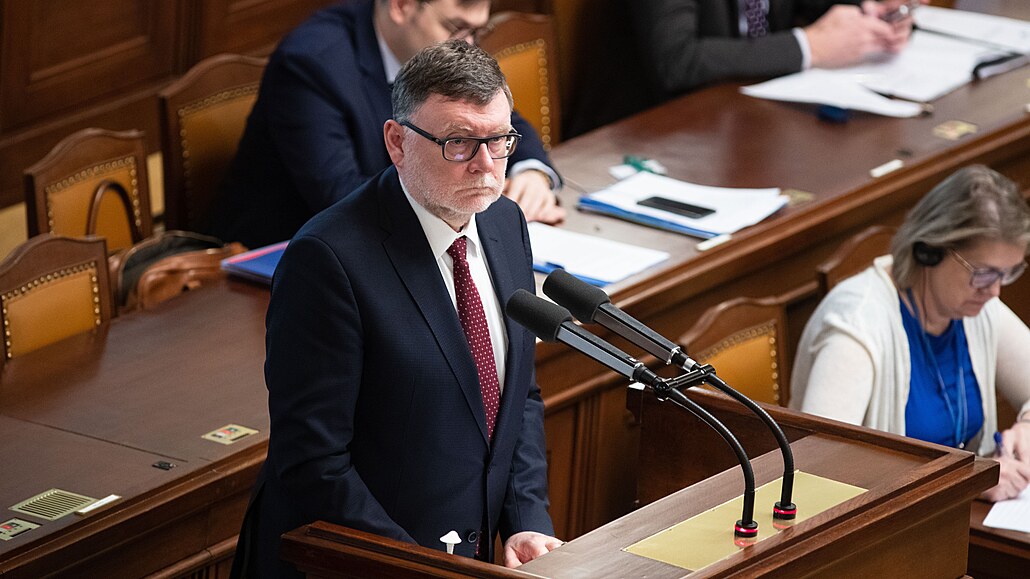 Ministr financí Zbyněk Stanjura na schůzi Poslanecké sněmovny. (24. března 2022)