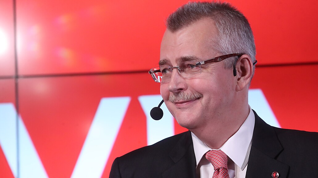 Jaroslav Tvrdík, pedseda pedstavenstva SK Slavia Praha, na tiskové konferenci.