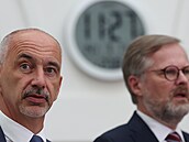 Martin Kuba a premiér Petr Fiala na tiskové konferenci ve Sněmonvně 14....