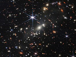 NASA ukázala nejhlub�í pohled do vesmíru. (12. �ervence 2022)