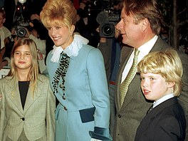Ivana Trumpová, její dti Ivana a Eric a Riccardo Mazzucchelli (1993)