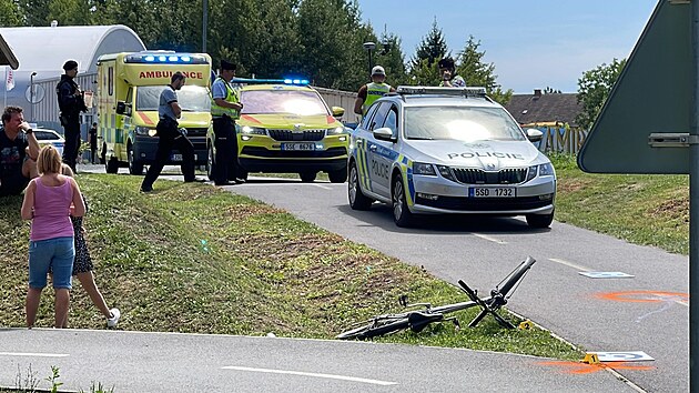 Pro vn zrannho cyklistu letl v nedli vrtulnk leteck zchrann sluby do elkovic. (17. ervence 2022)