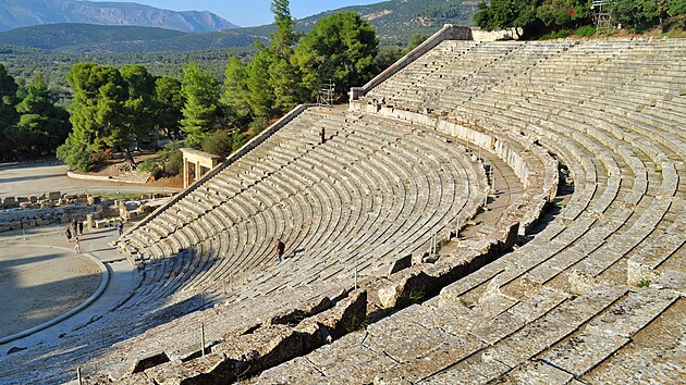 eck klasika: slavn divadlo v Epidauru
