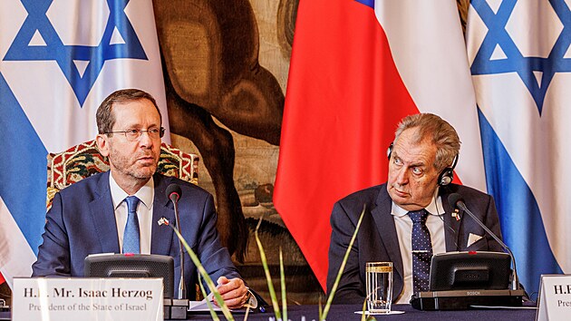 Izraelsk�ho prezidenta Jicchaka Herzoga p�ijal na pra�sk�m Hrad� prezident Milo� Zeman. (11. �ervence 2022)