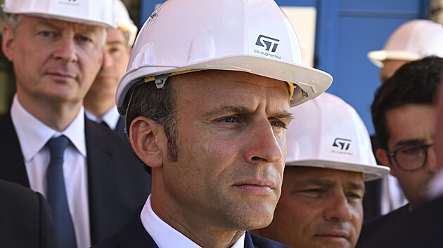 Francouzsk prezident Emmanuel Macron navtvil tovrnu STMicroelectronics v departmentu Isère. (12. ervence 2022)