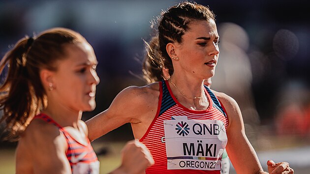 Kristiina Mäki v rozběhu na 1500 metrů.