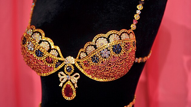 The Royal Fantasy Bra  podprsenka, na kter spolenost Victorias Secret spolupracovala
s vrobcem perk, firmou Swarowski. Podprsenka ze zlata je poseta stovkami diamant
a drahokam a jej cena pesahuje milion dolar.