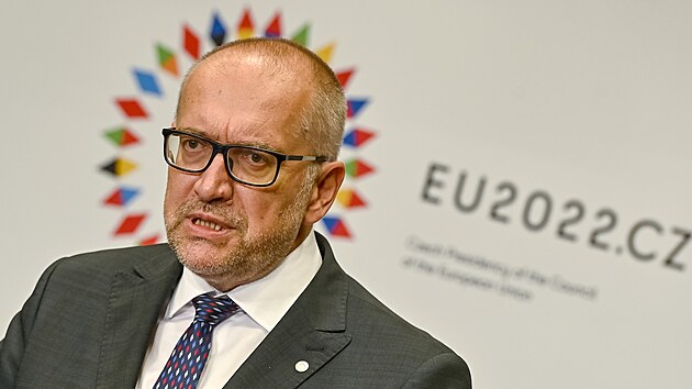 Ministr pro evropsk zleitosti Mikul Bek na tiskov konferenci po neformlnm zasedn Rady pro obecn zleitosti (15. ervence 2022)