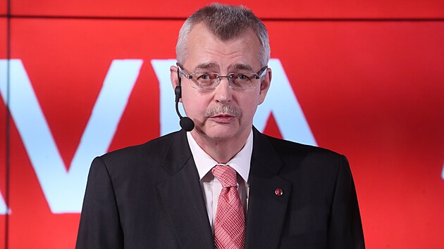 Jaroslav Tvrdk, pedseda pedstavenstva SK Slavia Praha, na tiskov konferenci.