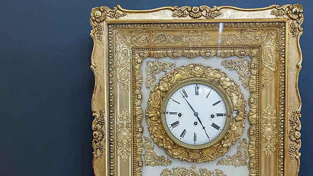 Hrac� r�mov� hodiny, �echy kolem 1850. Jsou z poz�stalosti po Jarmile Hassan Abdel Wahab ze Studnice u N�choda.