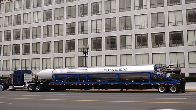 Raketa Falcon 1 spolenosti SpaceX ve Washingtonu