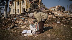 Rozstílená knihovna v obci Biiv na pedmstí Kyjeva (25. bezna 2022)