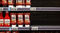 Pohled do francouzských supermarket. Hoice není, zato keupu jsou plné...