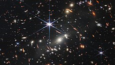 Kupa galaxií SMACS 0723. První zveejnný infraervený snímek vzdáleného...