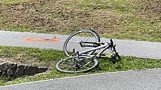 Pro vá�n� zran�ného cyklistu let�l v ned�li vrtulník letecké záchranné slu�by...