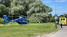 V Čelákovicích se srazili cyklisté, pro zraněného muže letěl vrtulník. (17....
