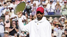 Zklamaný Nick Kyrgios po prohraném finále Wimbledonu.