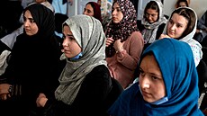 Afghánské ženy se v Kábulu účastní každoročního setkání básnířek, které se...