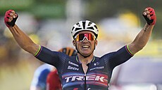 Mads Pedersen z Treku slaví vítzství ve 13. etap Tour de France.