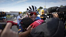 Dánský cyklista Mads Pedersen z Treku slaví vítzství ve 13. etap Tour de...