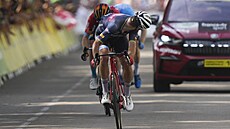 Dánský cyklista Mads Pedersen z Treku vítzí ve 13. etap Tour de France.