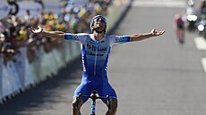 Australský cyklista Michael Matthews se raduje z vítzství ve 14. etap Tour de...