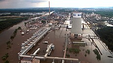 Zaplavená Spolana Neratovice. Povodn 2002.