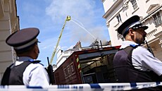 Londýntí hasii likvidují poár v Eatonu ve stedu Londýna. (19. ervence 2022)
