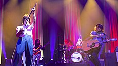 Kytarista Jeff Beck a Johnny Depp na koncert� v pra�ském O2 universu, 11. 7....