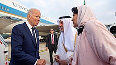 Americký prezident Joe Biden navštívil Saúdskou Arábii. Na letišti ho přivítali...