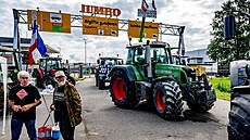 Farmái blokují silnice a distribuní centra supermarket. (5. ervence 2022)