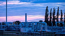 Pote�e plyn dál? �erpací stanice plynovodu North Stream 1 v n�meckém Lubminu....