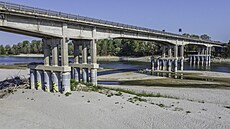 Suché koryto řeky Pád mezi Parmou a Reggio Emilia (17. července 2022) | na serveru Lidovky.cz | aktuální zprávy