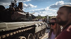 Výstava zneškodněné ruské vojenské techniky na Letné v Praze. (11. července...