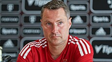 Sparanský kou Brian Priske na tiskové konferenci ped sezonou 2022/2023.