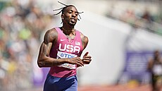 Amerian Michael Cherry pi rozbhu závodu na 400 metr na mistrovství svta v...