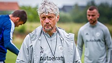 Trenér Jozef Weber na tréninku eskobudjovickým fotbalist.