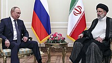 Ruský prezident Vladimir Putin (vlevo) a prezident Íránu Ebrahim Raisi na...