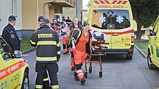Záchraná�i zasahovali v chot�ovské základní �kole. T�ináct �ák� se nadýchalo...