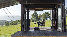 Netradiní plechová chata vyrostla v Austrálii, je z ní krásný výhled na oceán...