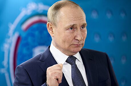 Ruský prezident Putin na tiskové konferenci bhem své návtvy v Íránu (20....