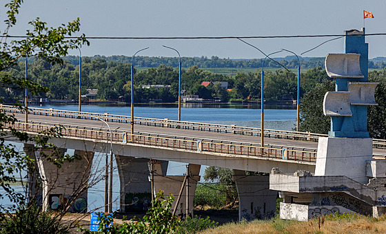 Antonivský most p�es Dn�pr u Chersonu, který se stal cílem ukrajinského...