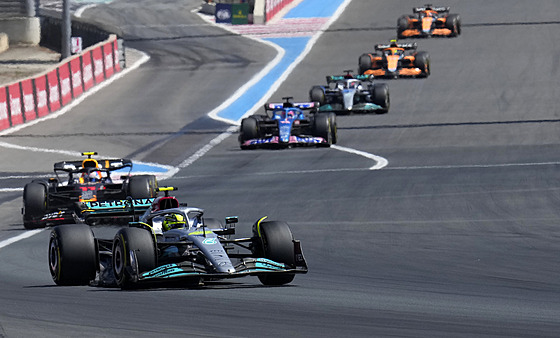 Lewis Hamilton z Mercedesu ve Velké cen Francie.